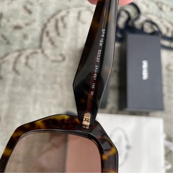 Prada Sunglasses- pristine condition - Picture 5 of 8